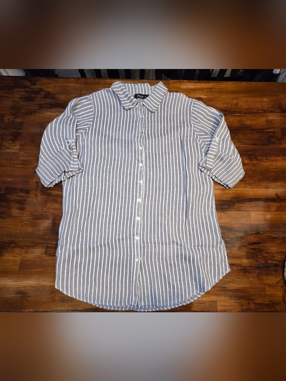 Zenara Woman medium gray and white striped linen shirt SZ M 100% linen